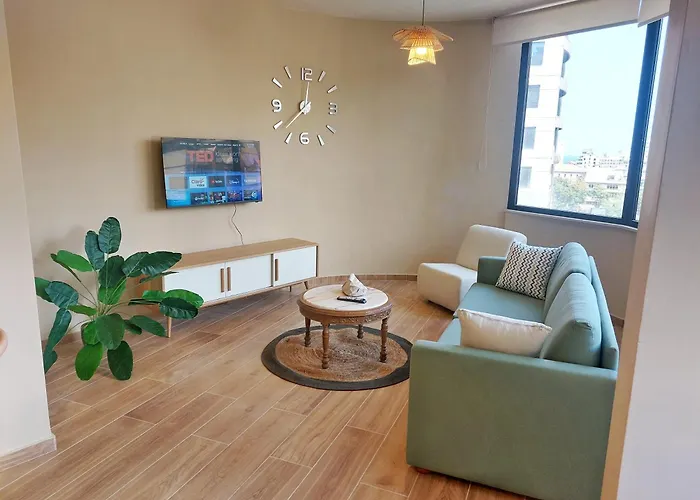 Rita\'S Sunlit Corner Apt - Near Abc Mall