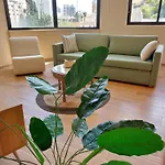 Rita\'S Sunlit Corner Apt - Near Abc Mall